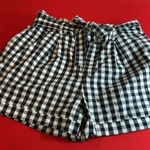 BLACK/WHITE SHORTS BY A NEW DAY (XL)